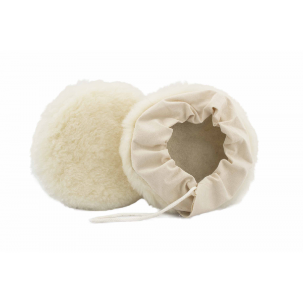 Bonnet en laine avec cordon d’attache